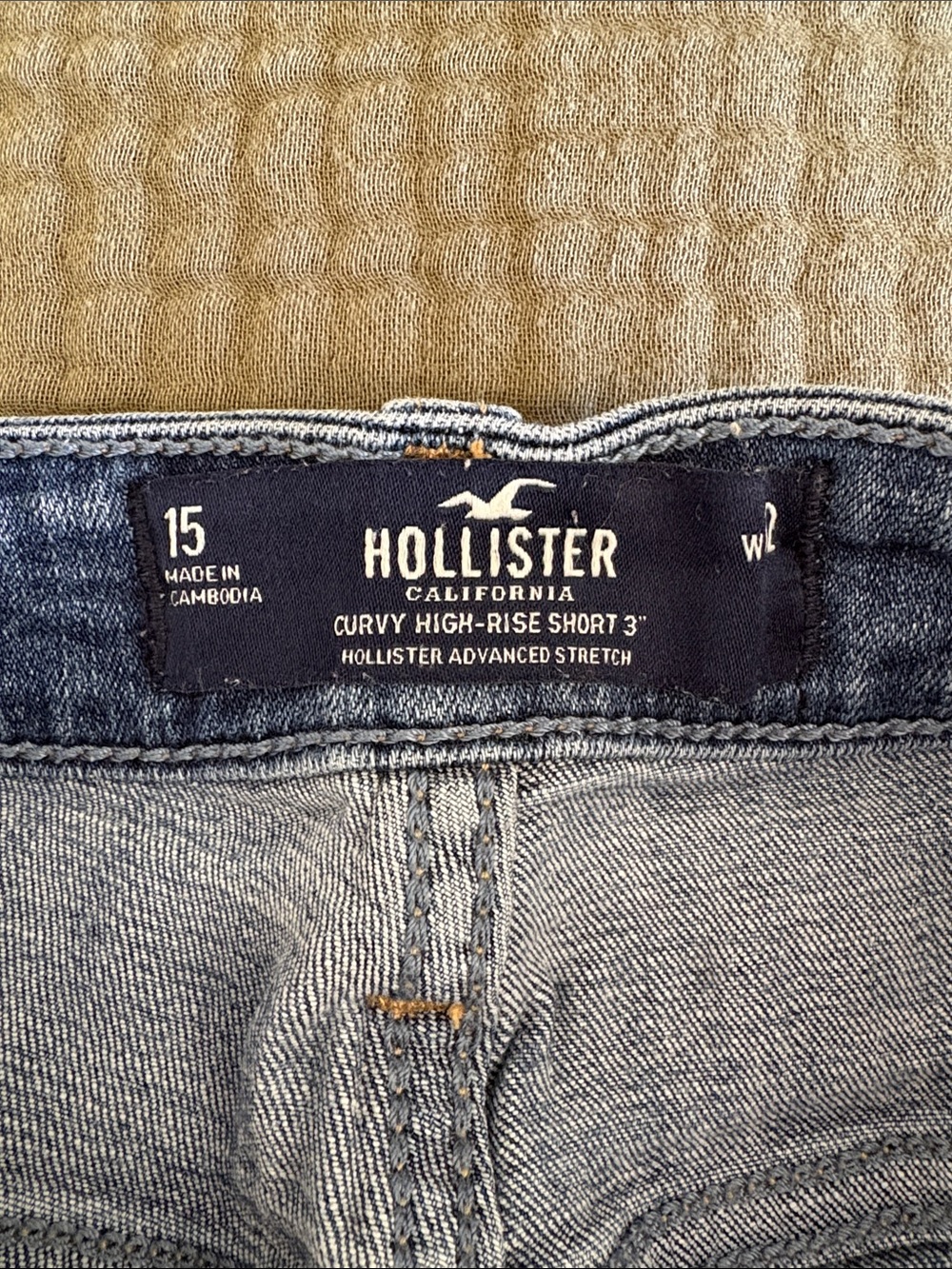 Hollister Curvy High Waist Shorts - Picture 3 of 3
